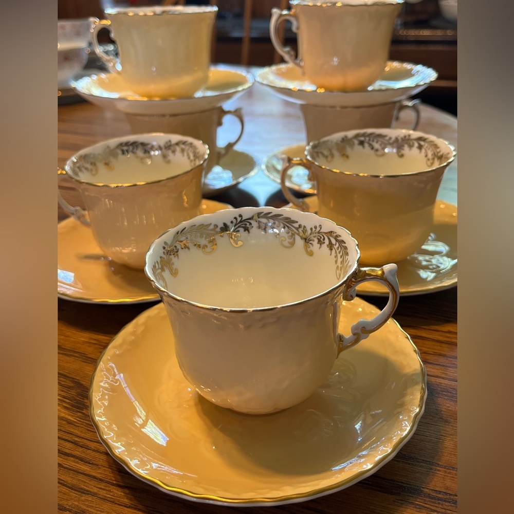 Aynsley England bone China 7 teacups and saucers